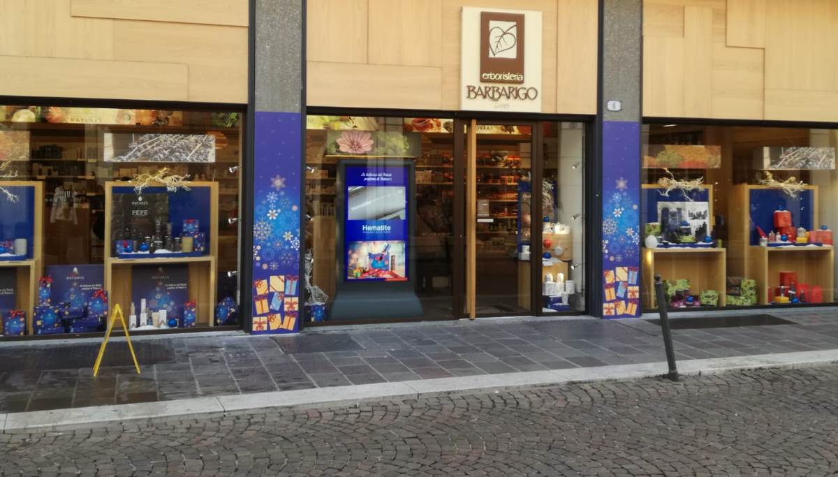 TOTEM DIGITAL SIGNAGE VETRINA