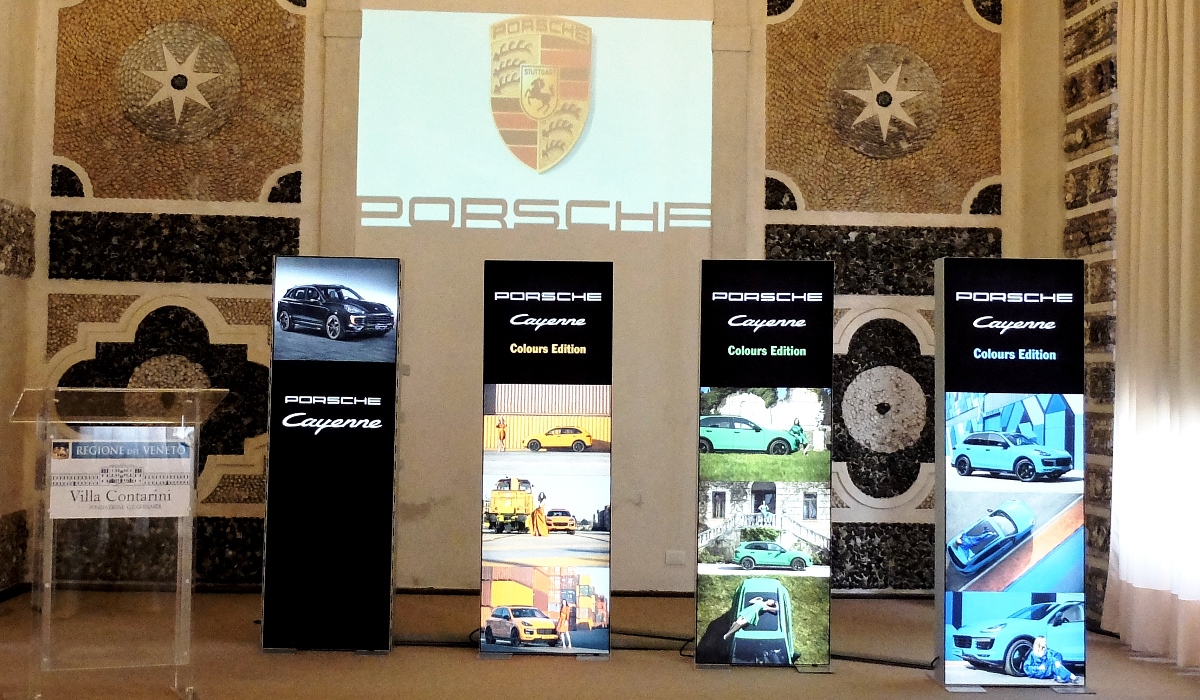 TOTEM DIGITAL SIGNAGE INTERATTIVO RC SISTEMI AUDIOVISIVI